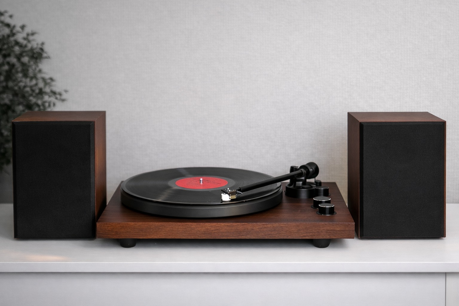 Вініловий програвач Crosley C62 Walnut з Bluetooth (динаміки в комплекті) без кришки - Зображення 2