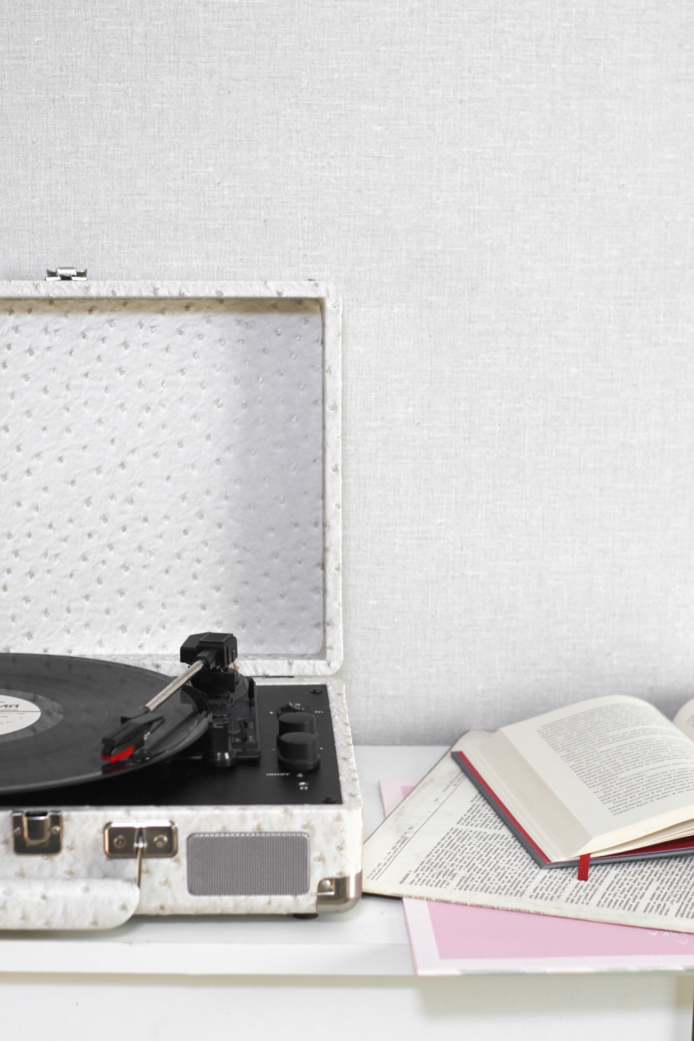 Вініловий програвач Crosley Cruiser White Ostrich Plus Bluetooth - Зображення 9